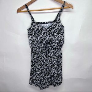 Hollister women’s black floral shorts romper size X Small